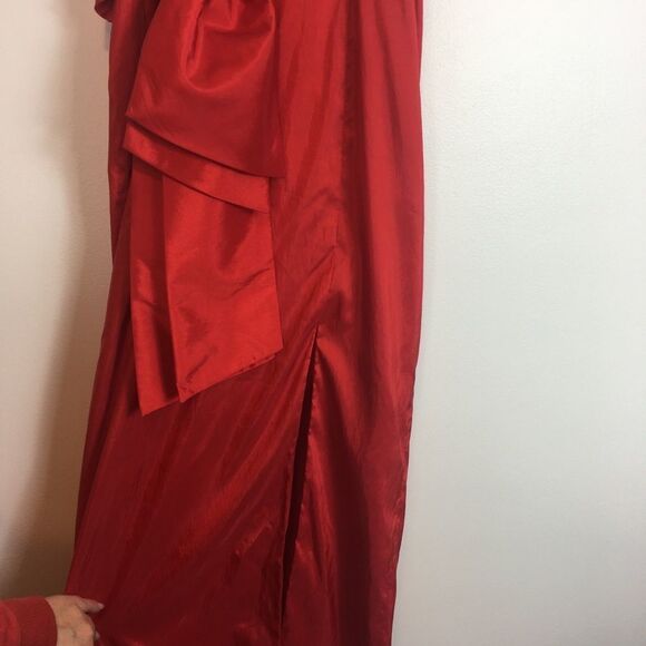 Fame and Partners Strapless Column Gown with Big Bow and High Slit - Picture 3 of 9